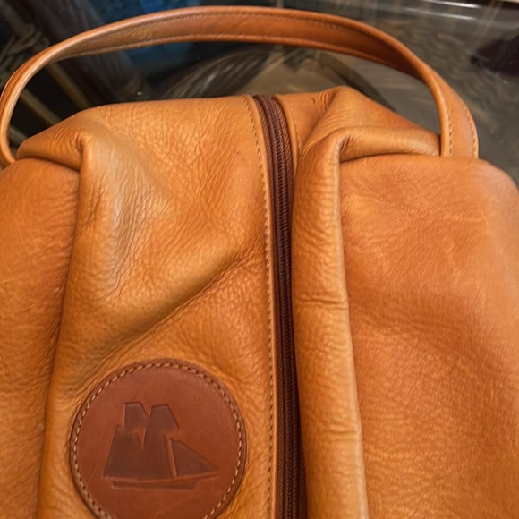 Men leather bag can be used tor shaving cream and other men clippers toiletries. - Picture 2 of 5